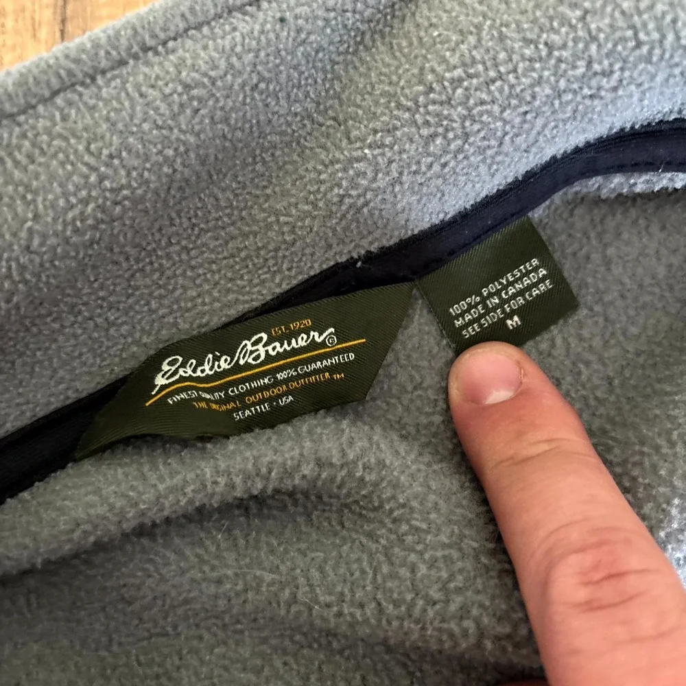Eddie Bauer detail zip
